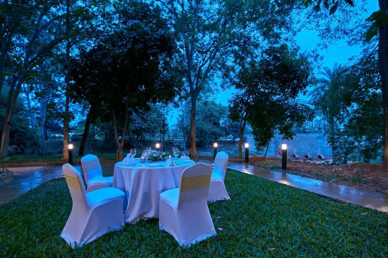 Signature Club Resort Devanahalli Buitenkant foto