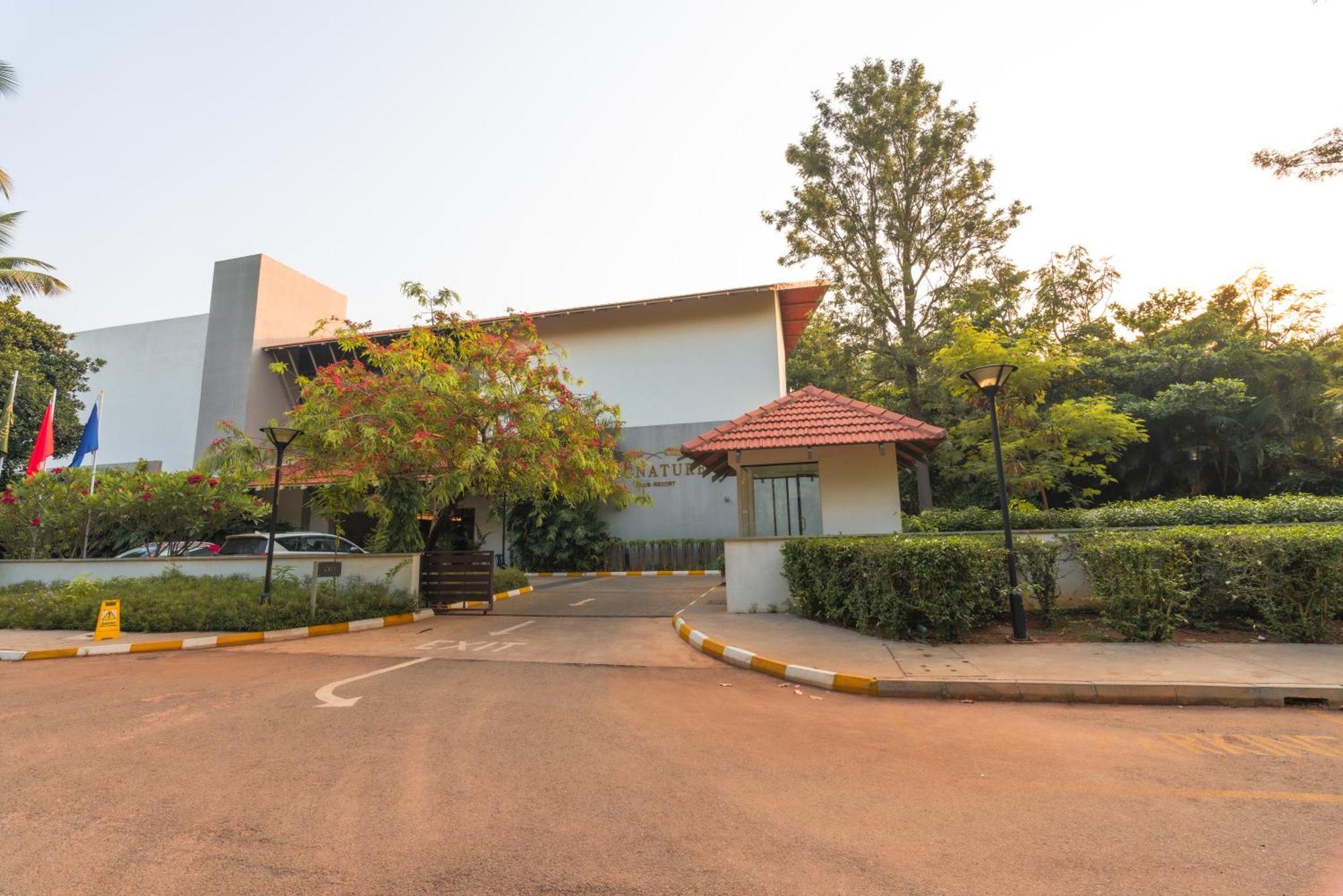 Signature Club Resort Devanahalli Buitenkant foto