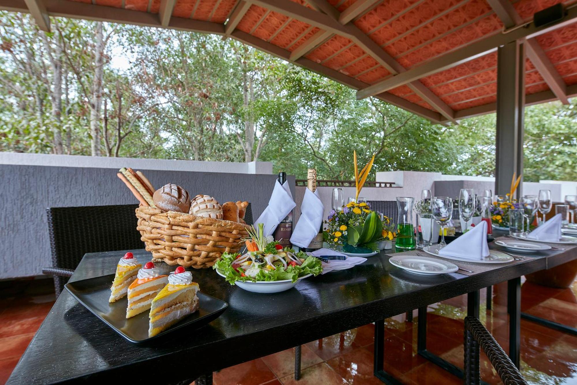 Signature Club Resort Devanahalli Buitenkant foto